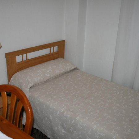 Hostal Puente De Piedra Zaragoza Szoba fotó