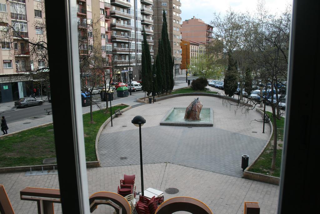 Hostal Puente De Piedra Zaragoza Szoba fotó