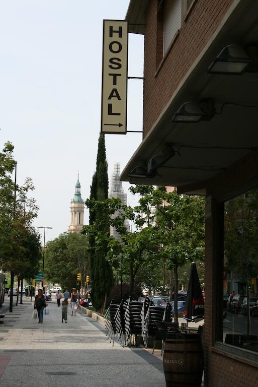 Hostal Puente De Piedra Zaragoza Kültér fotó