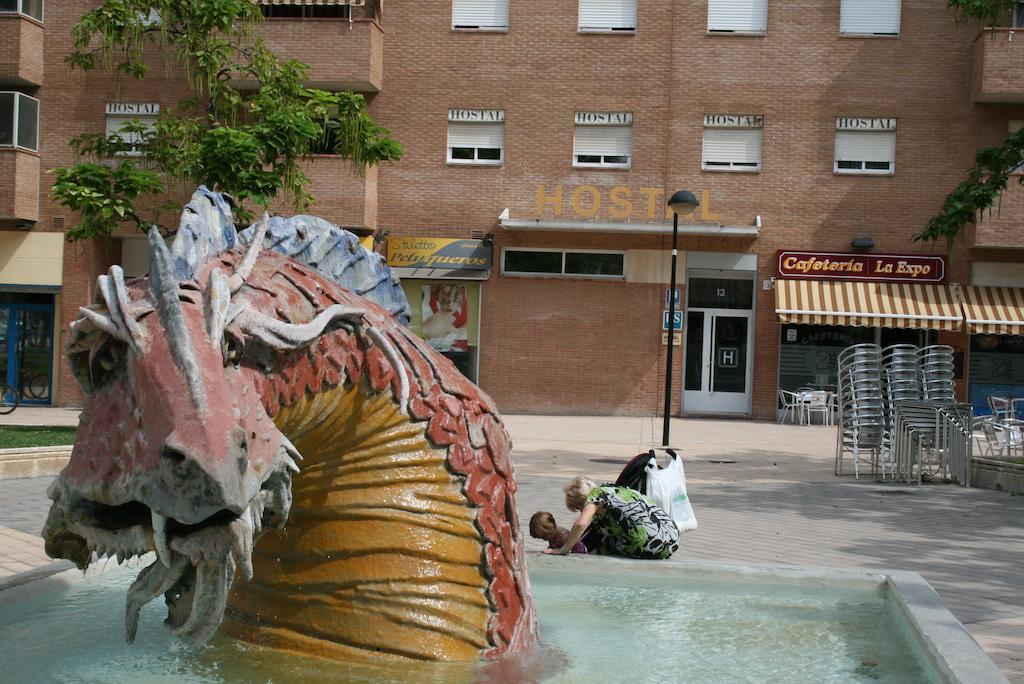 Hostal Puente De Piedra Zaragoza Kültér fotó