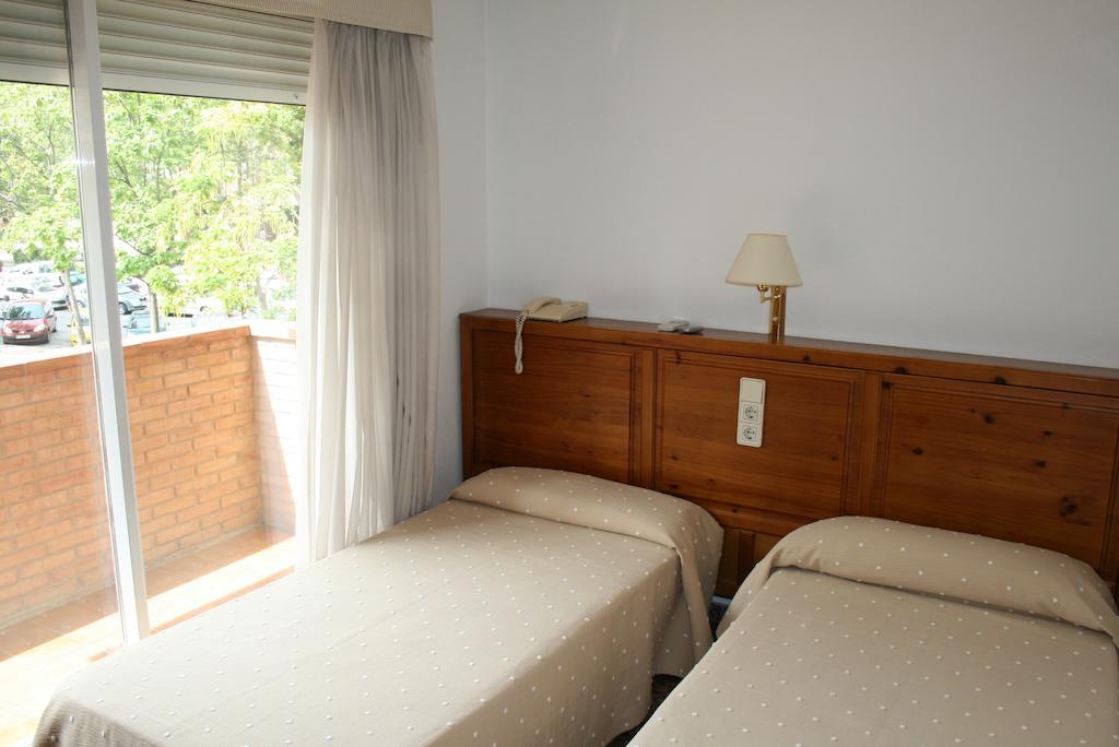 Hostal Puente De Piedra Zaragoza Szoba fotó
