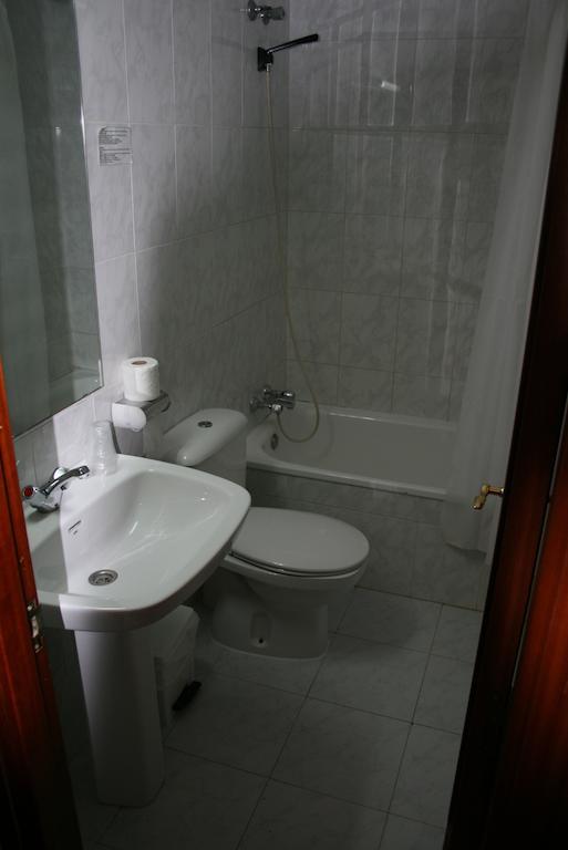 Hostal Puente De Piedra Zaragoza Szoba fotó