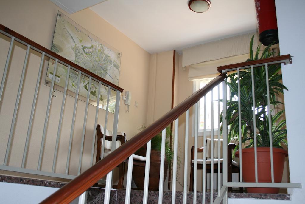 Hostal Puente De Piedra Zaragoza Kültér fotó